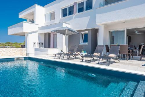 Villa Adria 2 Luxury Apartment With A Pool