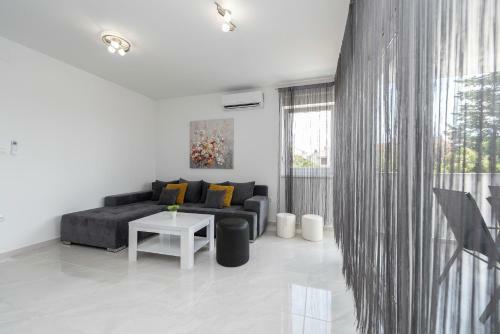 Apartamento Villa Star 3 A Centrally Located Ap. With A Pool