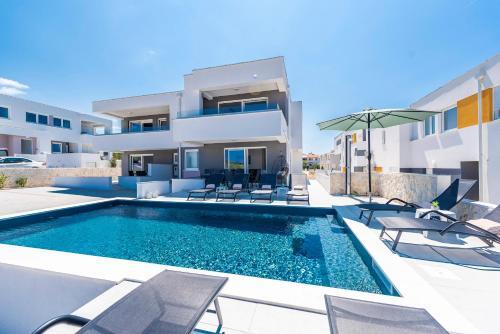 Apartamento Dino Modern & Luxury Ap With A Pool For 6