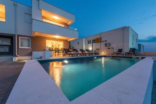 Apartamento Dino Modern & Luxury Ap With A Pool For 6