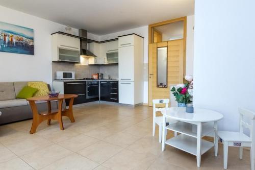 Apartments With A Parking Space Novalja, Pag - 17110