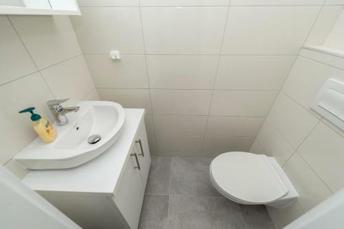Apartamento Villa Star 4 A Centrally Located Ap. With A Pool