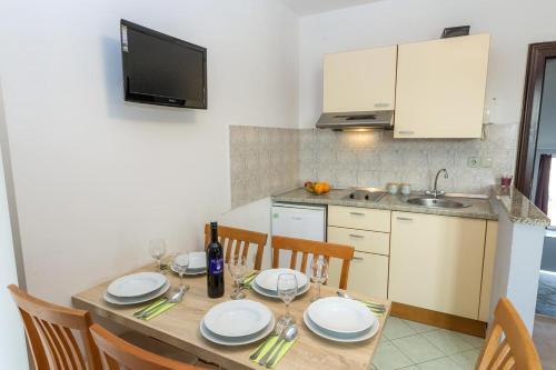 Apartments With A Parking Space Novalja, Pag - 17140
