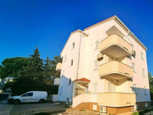 Apartment Loly - A Few Steps To The Beach!