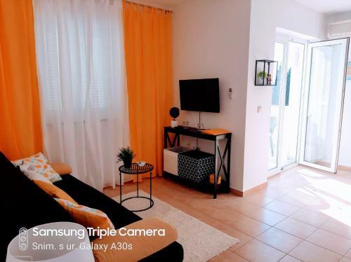Apartment Loly - A Few Steps To The Beach!