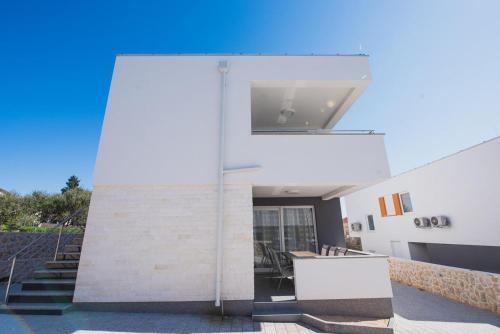 Apartments With A Parking Space Novalja, Pag - 17215