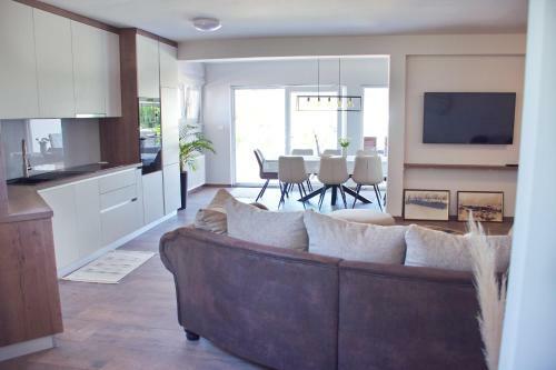 Retro & Fancy Apartments Lld