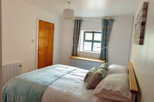 Apartment 12, Sea Wharf