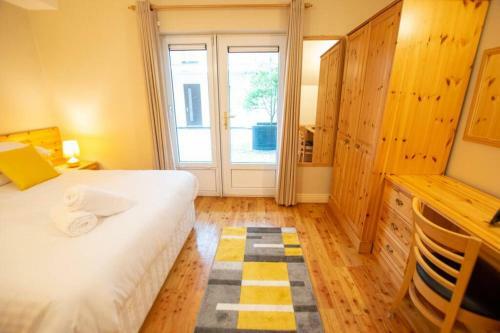 Apartamento The Killary At The Harbour Mills By Shortstays