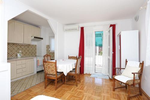 Apartments By The Sea Podstrana, Split - 17229