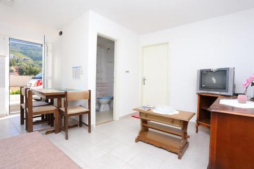 Apartments With A Parking Space Podstrana, Split - 17054
