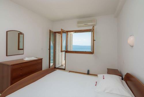 Sunrise Beach Apartments