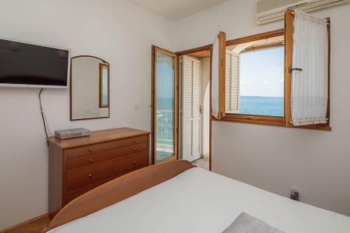 Sunrise Beach Apartments