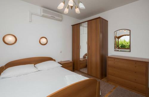 Sunrise Beach Apartments