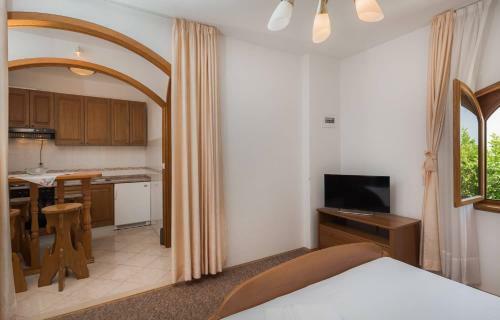 Sunrise Beach Apartments