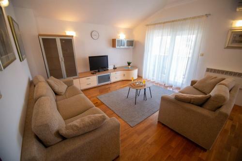 Apartment R&r