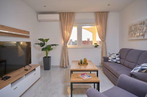 Apartamento M Entire Floor In A Spacious House With Pool