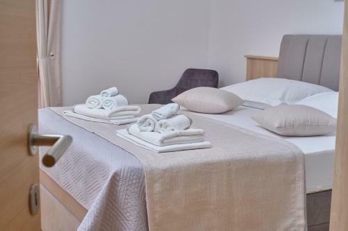 Apartamento M Entire Floor In A Spacious House With Pool