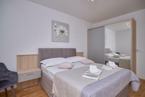 Apartamento M Entire Floor In A Spacious House With Pool