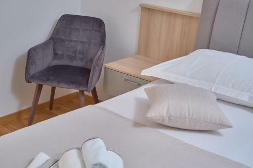 Apartamento M Entire Floor In A Spacious House With Pool