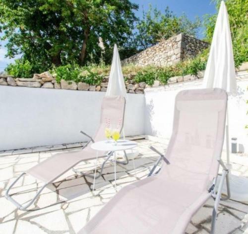 Holiday House Summer Rose, Near Split With Private Pool