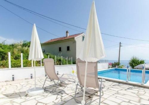 Holiday House Summer Rose, Near Split With Private Pool