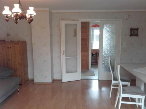 Gy�ngyvir�g Apartman