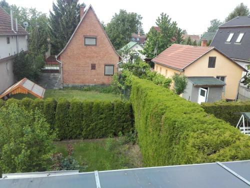 Gy�ngyvir�g Apartman