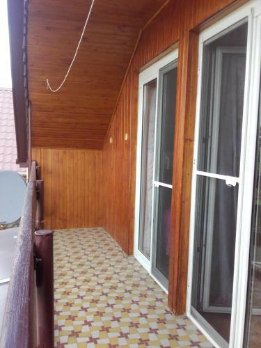 Gy�ngyvir�g Apartman