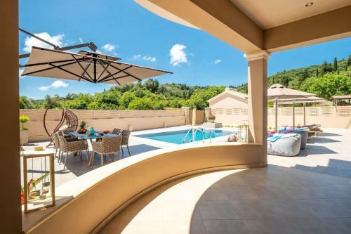Luxury Villa Matzourana