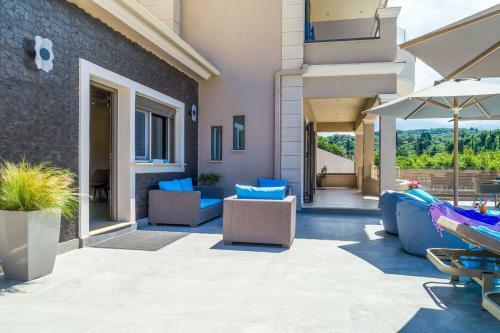 Luxury Villa Matzourana