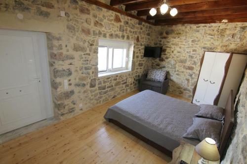 Malia Stone Residence - Secluded Cozy Retreat