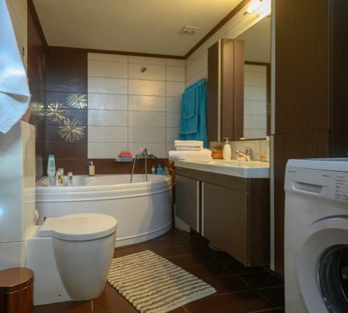 Modern 2 Bedroom House With Beautiful Garden