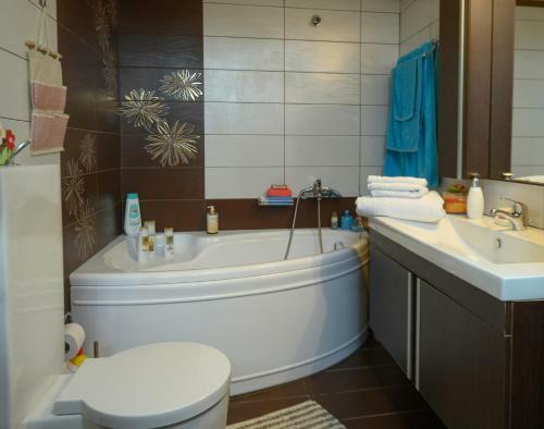 Modern 2 Bedroom House With Beautiful Garden