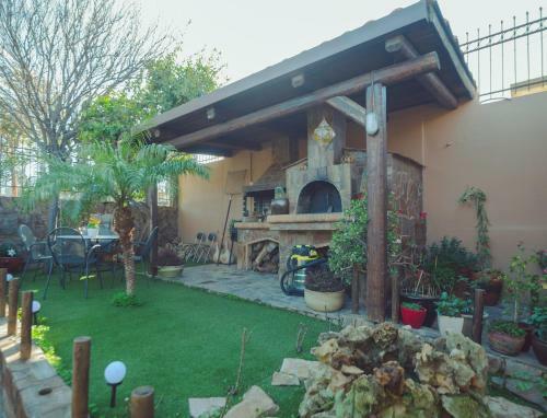 Modern 2 Bedroom House With Beautiful Garden