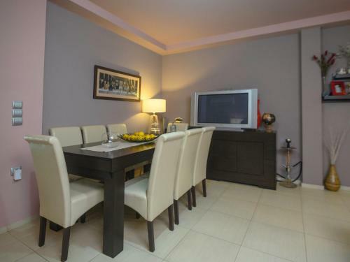 Modern 2 Bedroom House With Beautiful Garden