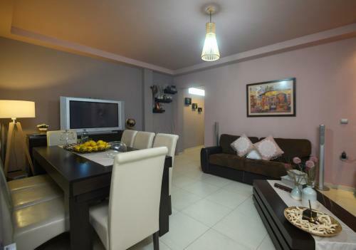 Modern 2 Bedroom House With Beautiful Garden