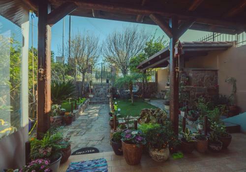 Modern 2 Bedroom House With Beautiful Garden