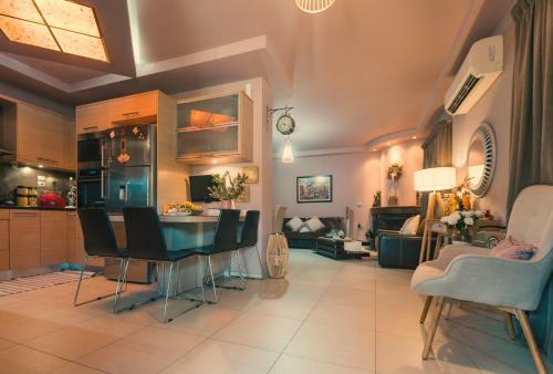 Modern 2 Bedroom House With Beautiful Garden