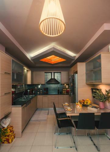 Modern 2 Bedroom House With Beautiful Garden