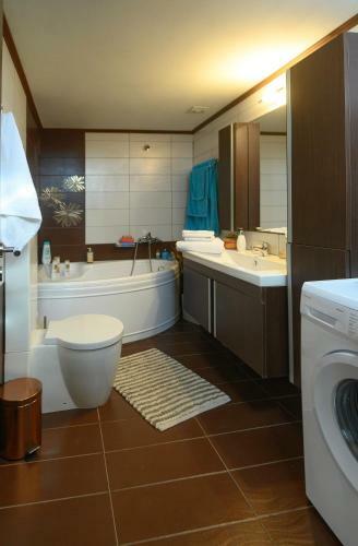 Modern 2 Bedroom House With Beautiful Garden