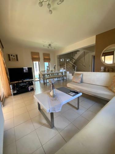 Sunny Villa By The Beach Gournes