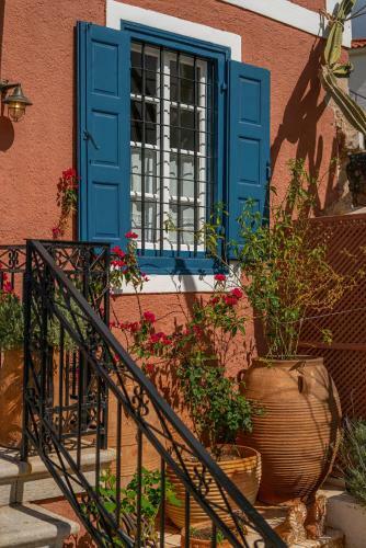 The 1813 Painter's Villa By Neuvel