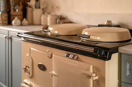 The 1813 Painter's Villa By Neuvel