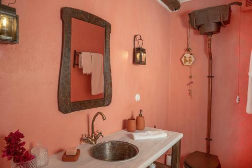 The 1813 Painter's Villa By Neuvel