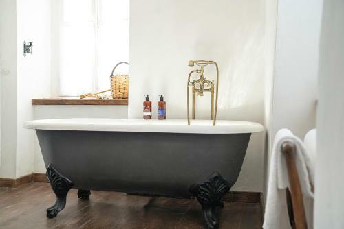 The 1813 Painter's Villa By Neuvel