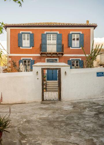 The 1813 Painter's Villa By Neuvel