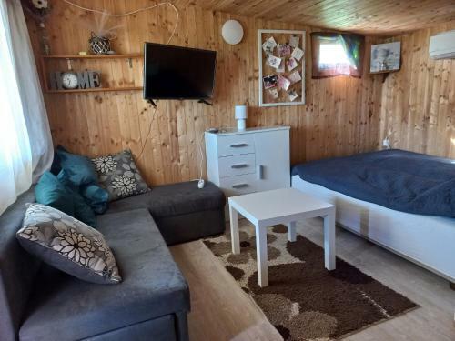 Onix- Kis-t� Apartman Orf?