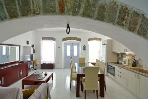 Arco I/ Downtown Rustic Apartment/4 Min From Port