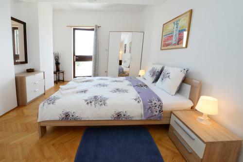 Beautiful Apartments First Row To The Sea